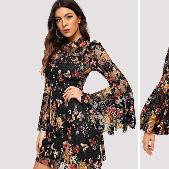 NWOT Bell sleeve floral lace dress - Picture 3 of 4